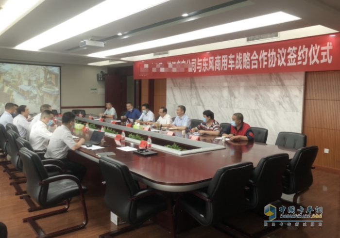 20辆东风天龙KC工程车交付 助力宜昌​水电城市建设