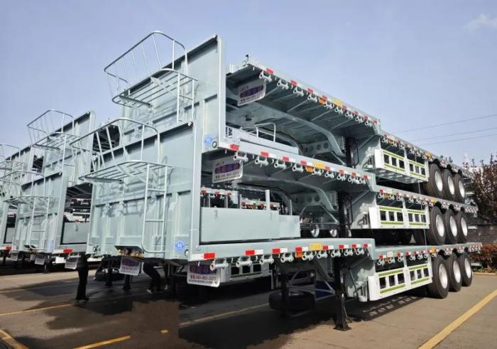 欧阳华俊13米高低板平板半挂车顺利发车！