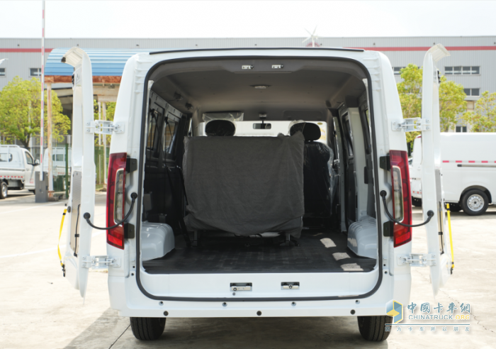 城市配送，就选东风睿立达V8E！助您马力全开，收益拉满！