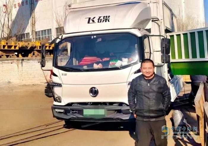 飞碟汽车用户尤巨龙救援：深夜国道上，那辆停在生命前方的飞碟车