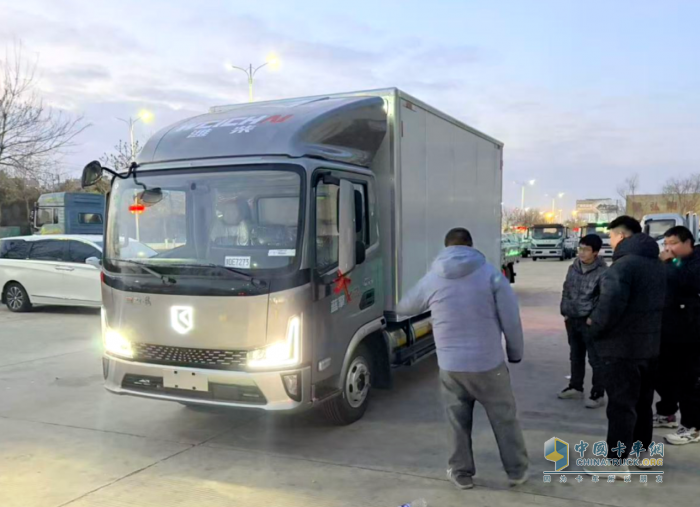 潍柴蓝擎X7-LNG首车交付，内蒙用户亲鉴硬核实力！