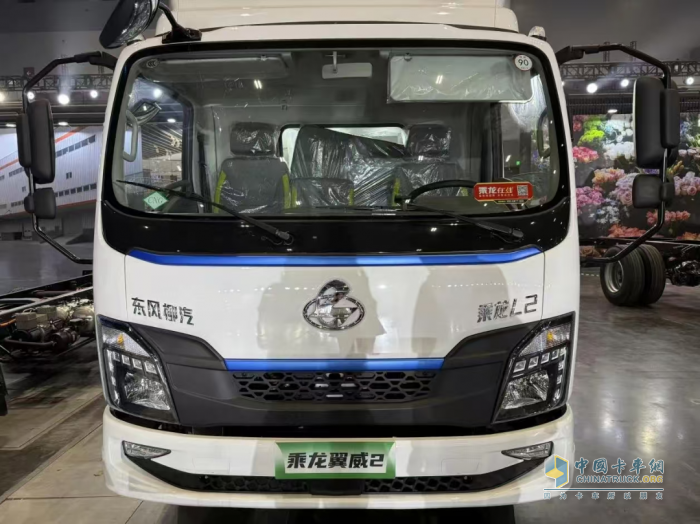 580km超长续航 + 5分钟极速加气，乘龙翼威2 CNG增程轻卡，定义城配运输效率新高度！