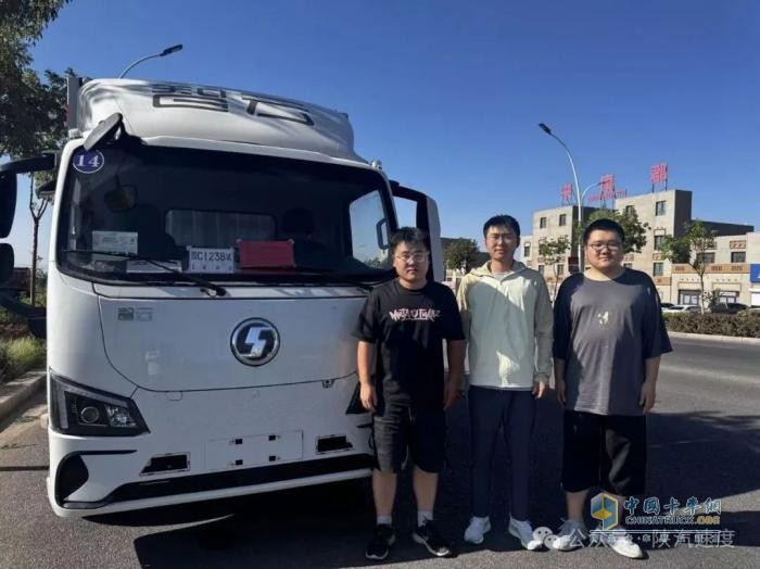 吐鲁番高温“试金”：陕汽技术实力铸就卓越品质
