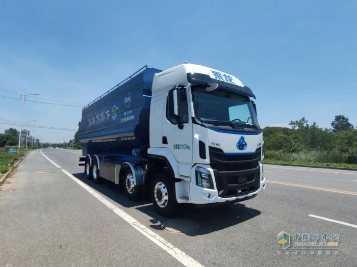 乘龙H5电动饲料车：打响“饲料新鲜保卫战”的智能先锋