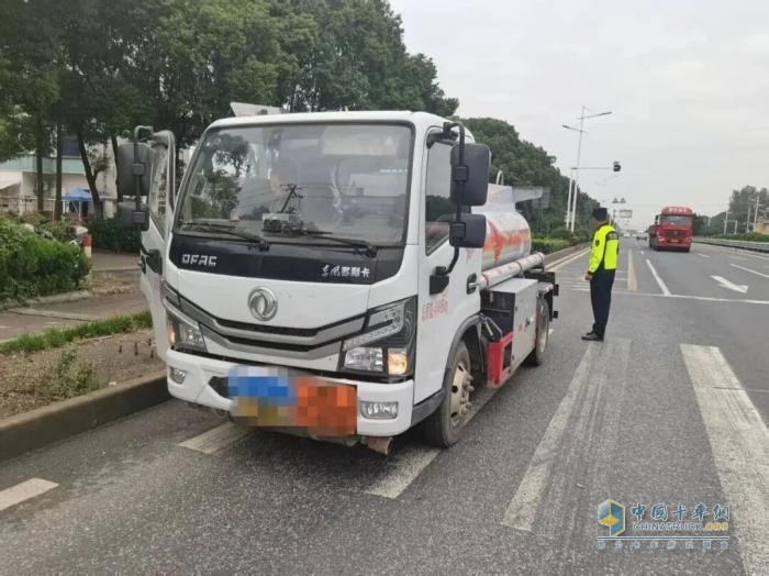 江阴查处一危化品车辆未配备押运员、未提供货物运单