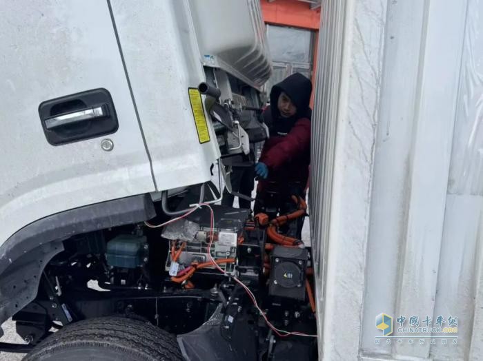 破冰驭寒 勇闯极地—江淮商用车冬测试验团队赴黑河极限挑战