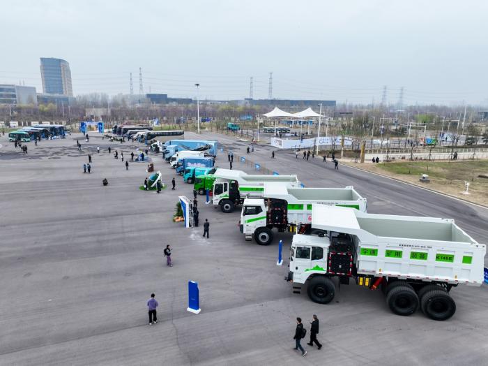 睿控E+平台重磅发布！宇通科技节擘画“智电融合”新蓝图