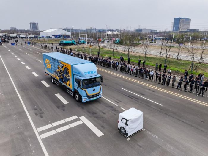 睿控E+平台重磅发布！宇通科技节擘画“智电融合”新蓝图