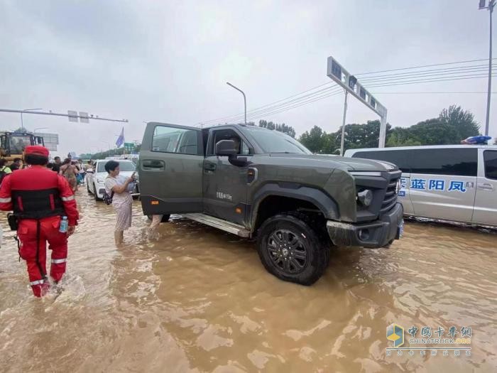  风雨同心，东风公司全力驰援抗洪抢险在行动