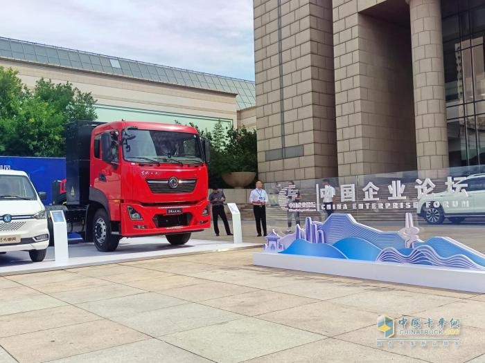 智慧·科技·绿色 东风商用车新能源车亮相第六届中国企业论坛