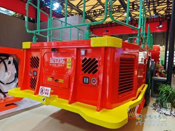 发力工程机械，注入绿色动能-bauma CHINA 2024上海宝马展上的微宏“芯”能量