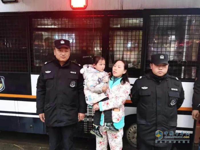 森源鸿马移动警务室：元宵节的平安守护者