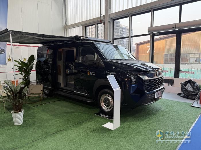 中国重汽轻型汽车携五大创新车型登陆2025北京房车展定义出行新范式