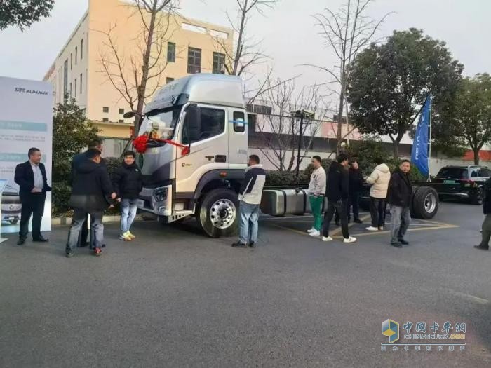 欧航R系列7.0L中卡长三角区域上市 高效动力链助推物流装备升级