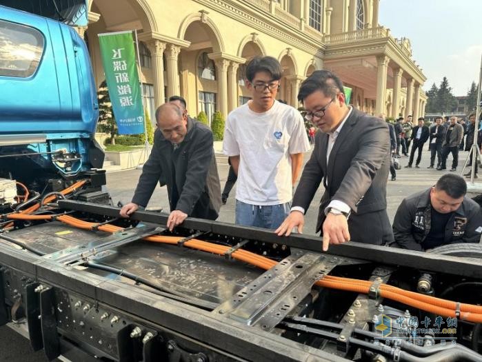 在云南市场备受欢迎 飞碟汽车新能源汽车如何成就“三好学生”？