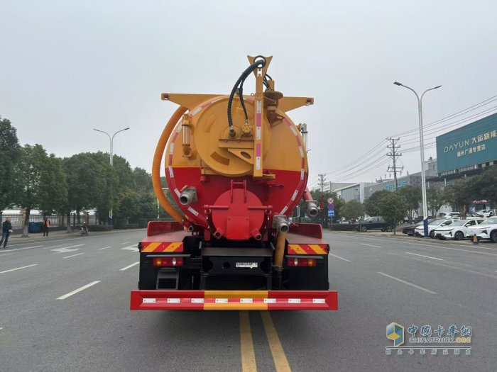 国补至高8.5万，乘龙M3清洗吸污车市政环卫品质可靠之选