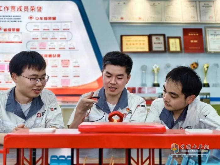 喜报！肖乾亮荣膺“湖南省劳动模范”！