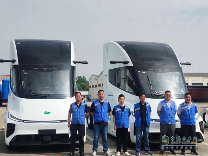 苇渡Windrose 670km长续航纯电重卡正式交付荣庆物流