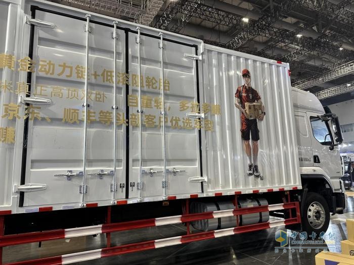 70方大货箱 + 280马力康明斯发动机 选大单桥你得看看它