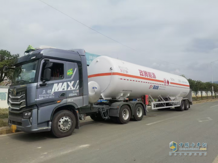一次性采购二十台豪沃 MAX 燃气车！干的就是危化品运输！
