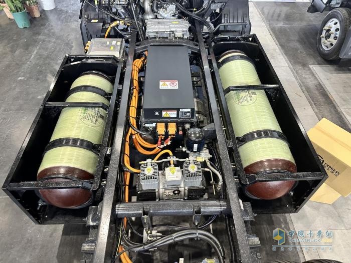 580km高续航 百公里气耗≤6.67kg，乘龙翼威2 CNG增程轻卡来袭！