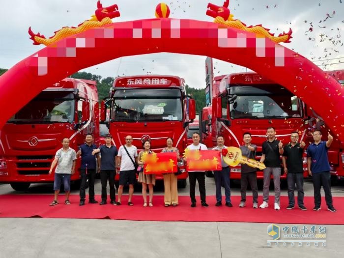 东风龙擎3.0燃气车贵阳交付！助力云贵烟草物流效能跃升