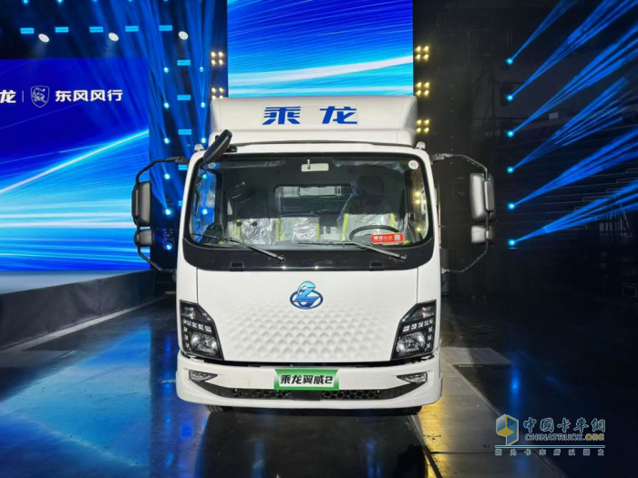 充电快、续航狠，乘龙翼威2让货运路更顺！