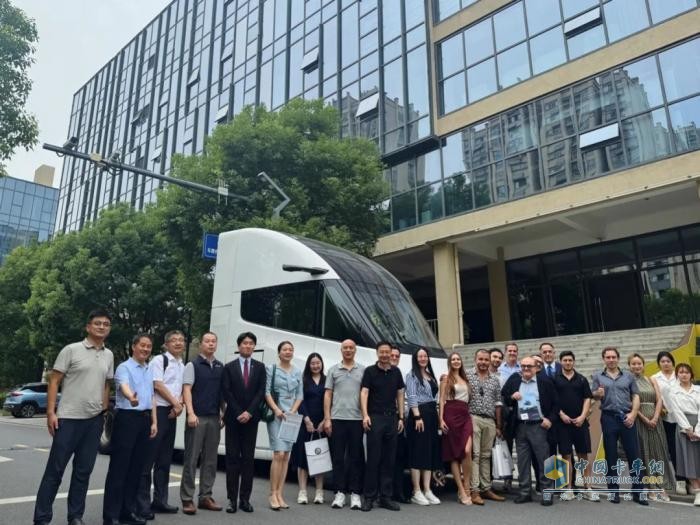 苇渡科技接受墨西哥商会考察，现场展示670km长续航纯电重卡