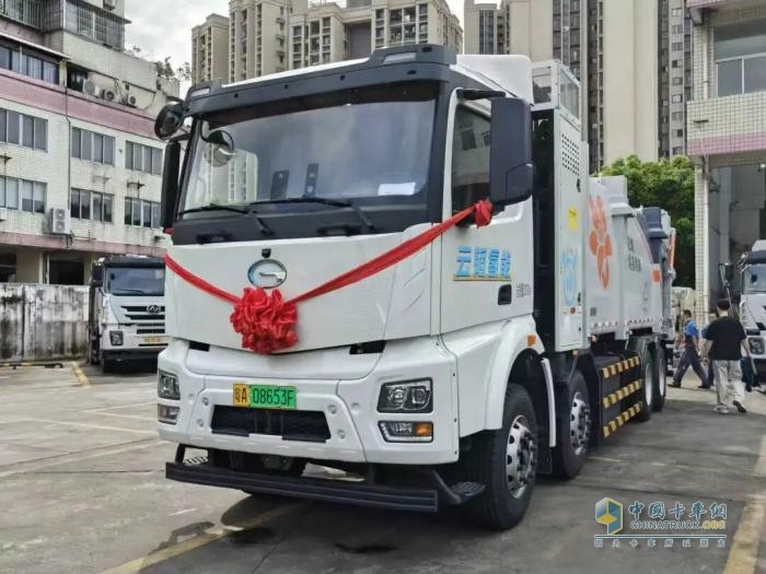 助力广州氢能发展 首台本土化32吨氢能环卫车成功交付运营