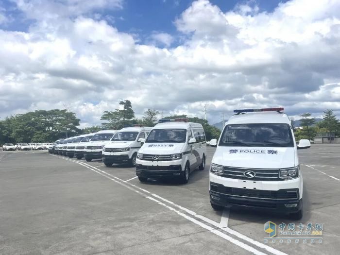流动的平安防线：走近城市守护者 轻商警用巡逻车顺利交付