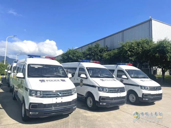 流动的平安防线：走近城市守护者 轻商警用巡逻车顺利交付