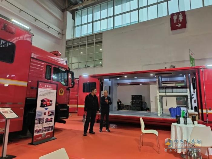 聚焦展会单品（三）5分钟完成装备切换！森源鸿马勾臂式自装卸方舱成消防展技术焦点