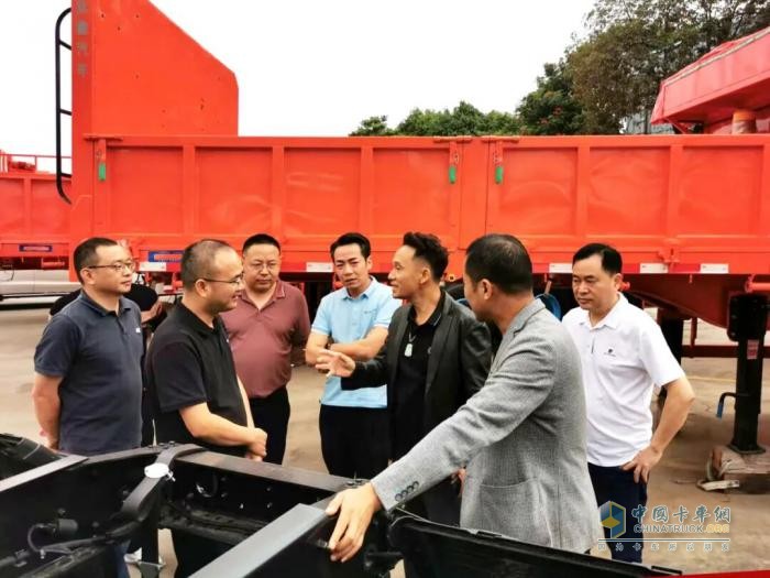 东风天龙龙擎燃气牵引车批量交付,助力广西物流创富升级