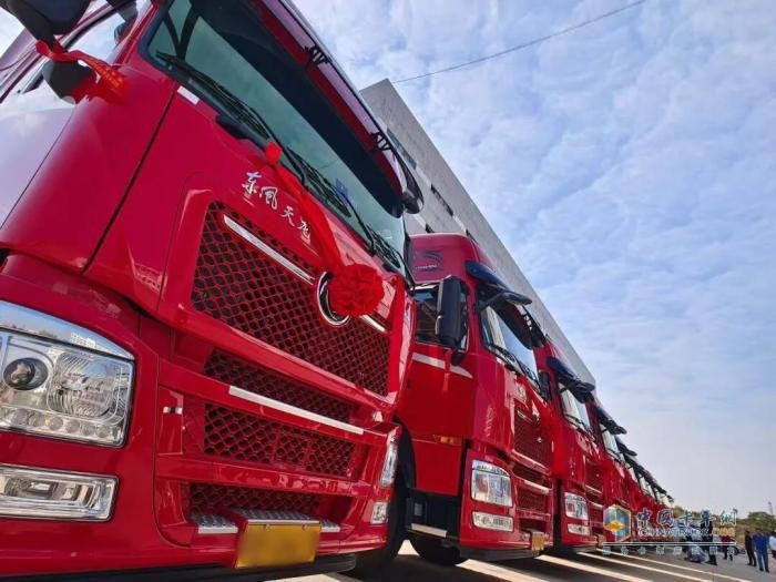 为信赖加气!10台龙擎燃气车交付江西大客户,共赴绿色新程