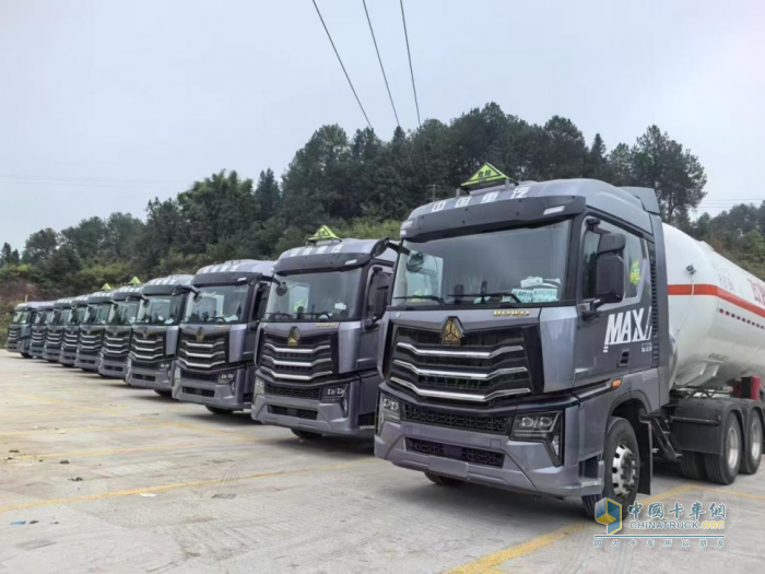 国内、出口重卡销量双第一！中国重汽这份成绩单“可复制”吗？