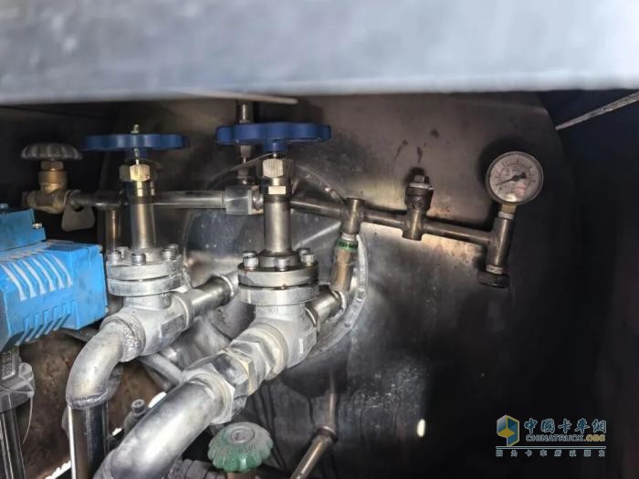 江苏江阴市查处两起非法运输危险货物案