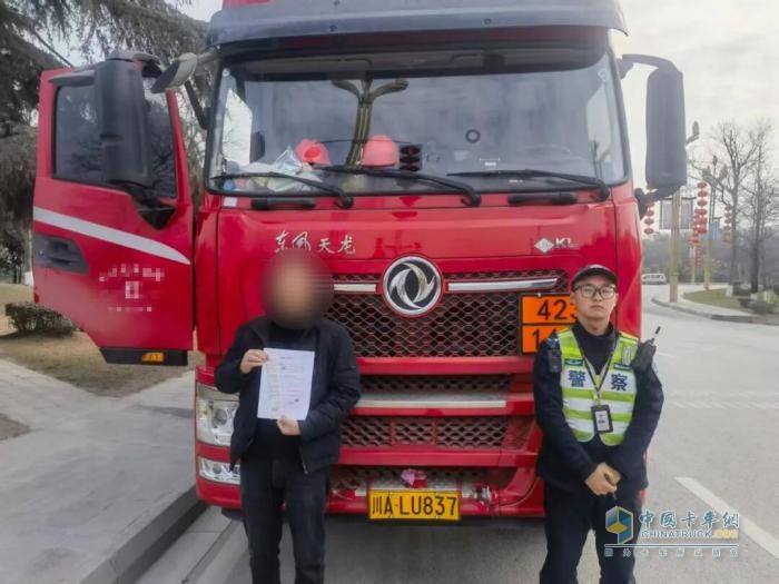 四川绵阳查获一危化品车辆超速行驶