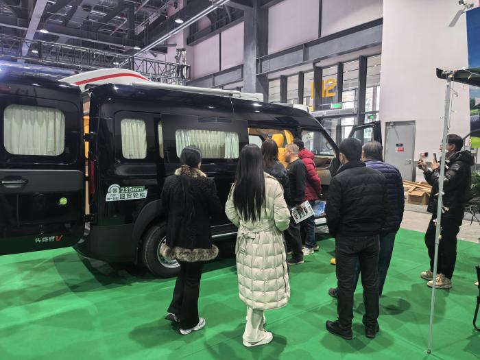 新品重磅集结！中国重汽轻型汽车登陆北京房车展