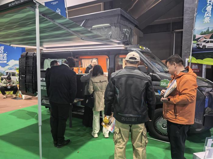 新品重磅集结！中国重汽轻型汽车登陆北京房车展