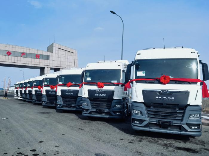 以硬核运力助跑跨境通道 10台曼恩TGX交付鼎盛易嘉