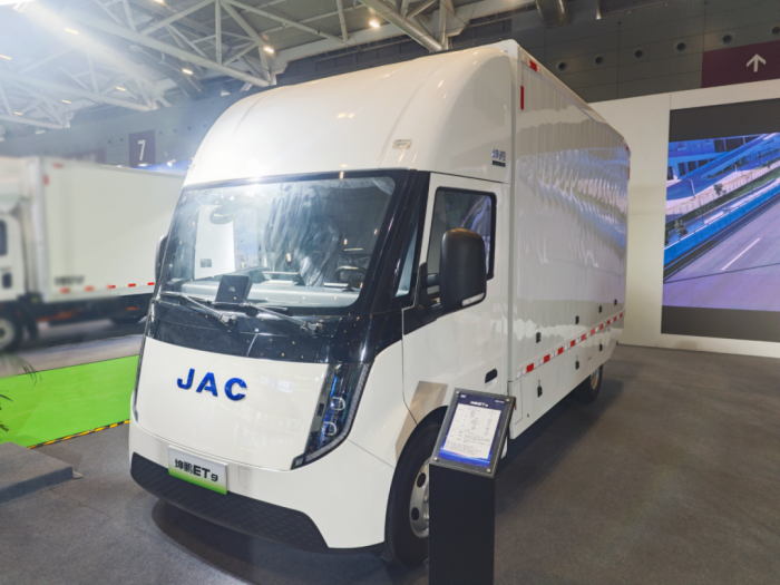 江淮坤鹏ET9亮相2026深圳国际商用车展，硬核实力备受关注