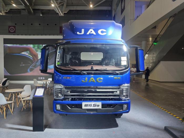 江淮1卡携明星阵容亮相深圳国际商用车展