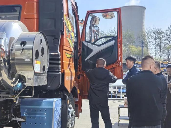 五城联动，实力领航！直击解放“新春新车巡游”活动现场