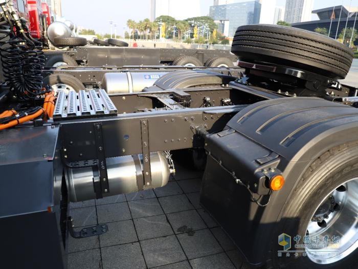 646度大电量高效动力链加持，乘龙H5纯电重卡再升级