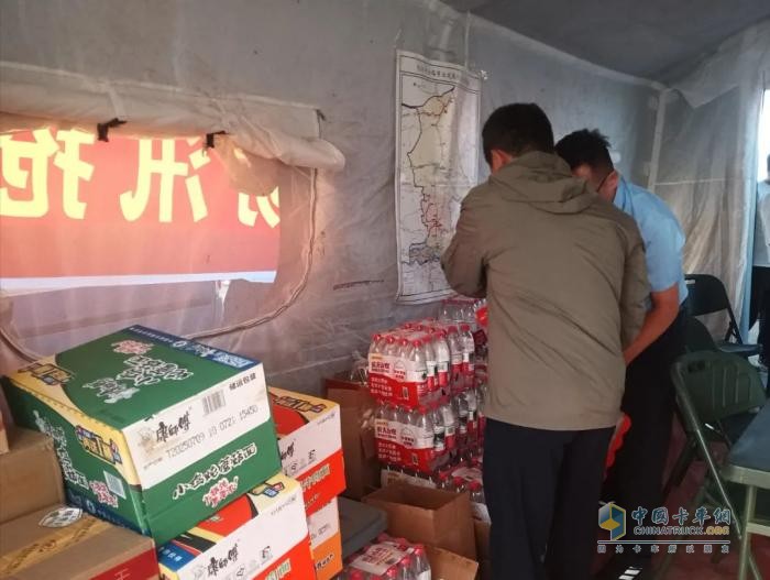 风雨同舟！北奔重汽与包头土右旗共筑抗洪“暖心堤坝”