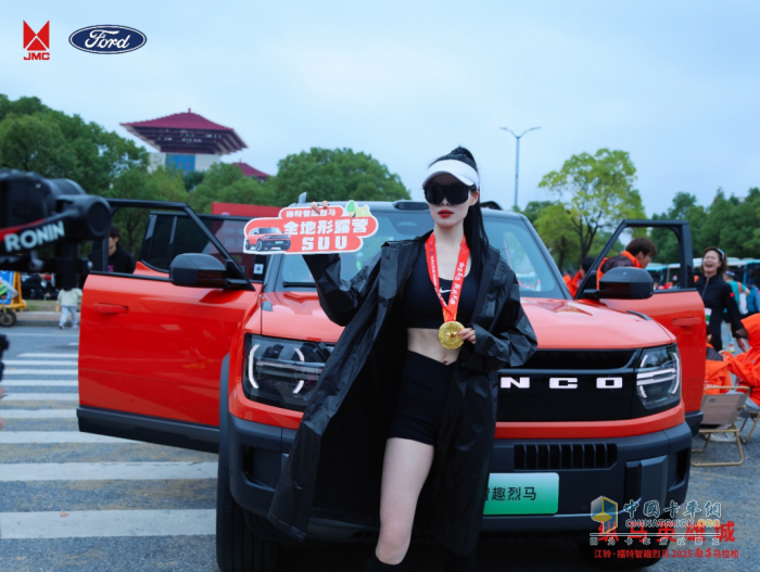 纵马英雄城！江铃·福特智趣烈马2025南昌马拉松燃情开跑