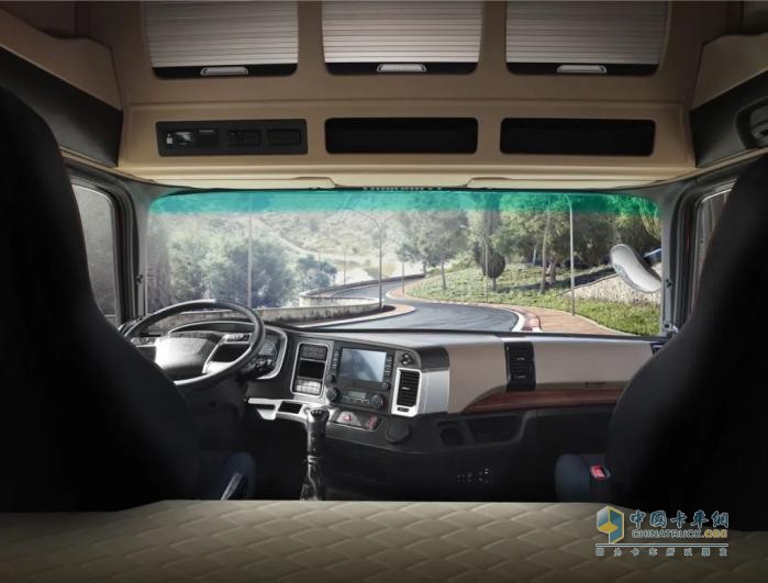 江淮格尔发8×2提升桥载货车：零担百货运输的卓越之选