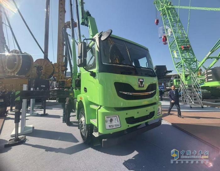 发力工程机械，注入绿色动能-bauma CHINA 2024上海宝马展上的微宏“芯”能量
