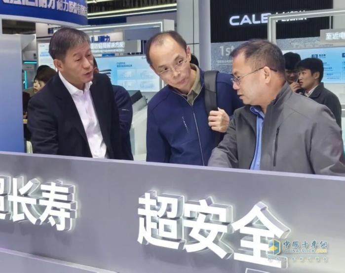 更智能、更绿色！东风龙擎实力亮相2025中国国际商用车展