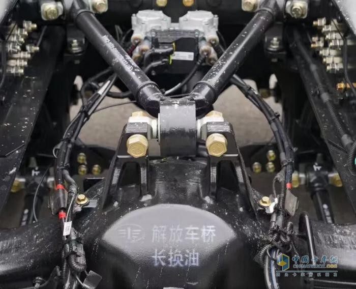 运输业越“卷”，解放J6 Pro越能“省”！